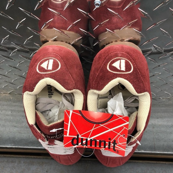 BNIB dunnit sneakers, burgundy/beige 5,7-10US womens - Picture 3 of 4